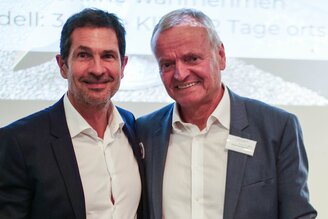 Medizin trifft Zukunft: Prof. Spitzer begeistert bei der CuraMed Tagesklinik Neu-Ulm